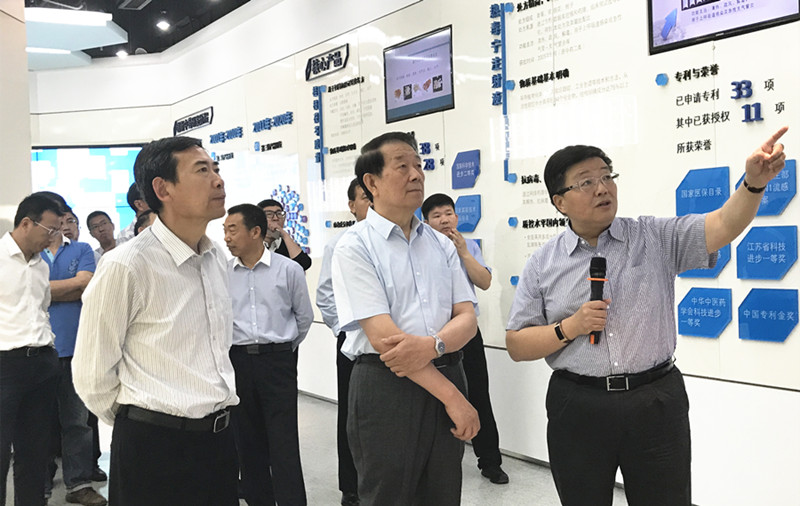 江蘇發展大會連云港籍嘉賓蒞臨康緣藥業參觀考察